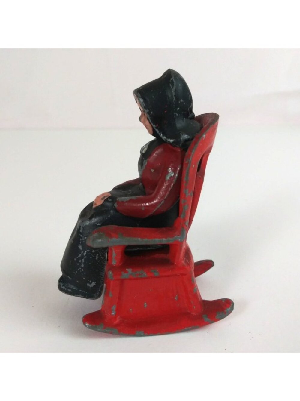 Vintage Amish Woman In Rocking Chair Cast iron Salt & Pepper Shakers - Picture 4 of 7